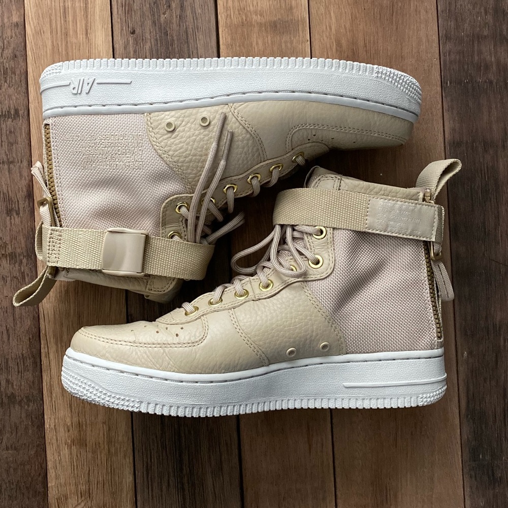 NIKE WOMENS SF AF1 AIR FORCE 1 MID